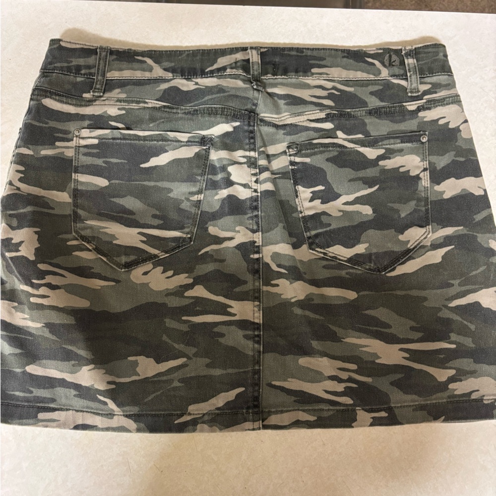Kensie Camouflage Patterned Skirt
